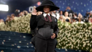 Mujer se declara no culpable por tiroteo contra residencia de Rihanna en Los Ángeles