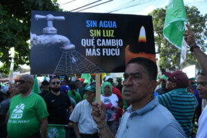 Fuerza del Pueblo encabeza marcha en la capital por altos precios  y apagones