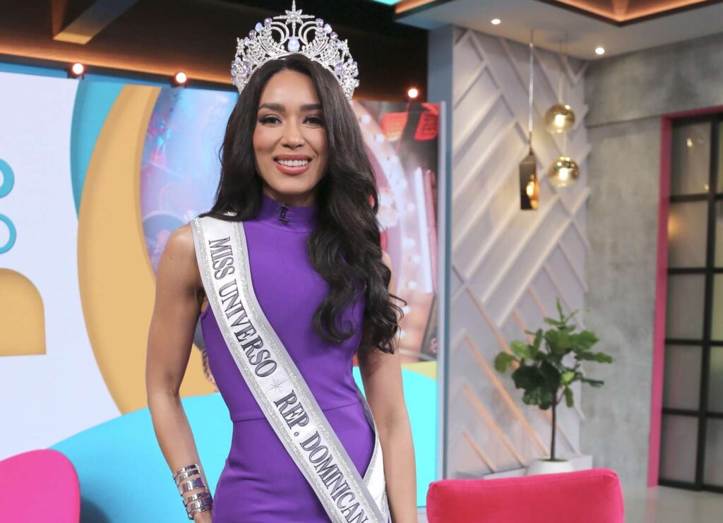 12977 jenniferventuramissrdinvhoydiamia01 31452cd0c5f8424ea3426ac81f828497