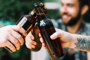 Colmados de Santo Domingo Oeste reclaman igualdad en horarios de venta de alcohol