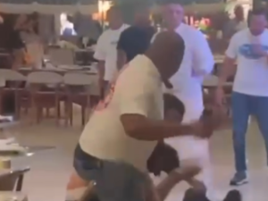 Se entrega hombre que sacó arma durante incidente registrado en plaza comercial