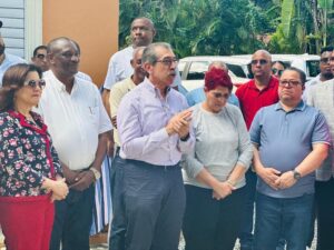 Asjana David se reúne con profesores de educación física en la UASD