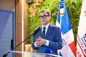 Ministro de Trabajo recuerda que en febrero se aplicará el 8 % restante del aumento salarial