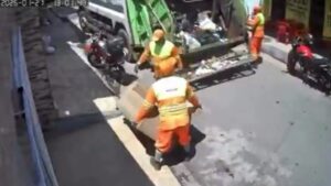 Una mujer lava su sofá, lo pone a secar en la acera y sucede lo inesperado