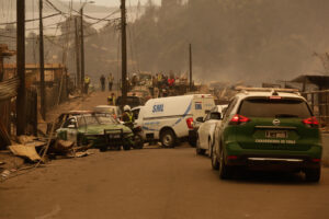 Suben a 21 los fallecidos por incendios forestales en el sur de Chile y mantienen alerta roja