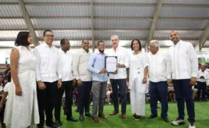 Gobierno entrega 517 títulos de propiedad en Neiba y promete más para 2026