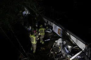 Al menos un muerto, cuatro heridos y otros 33 afectados por el accidente de tren de Gelida (Barcelona)