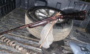 Dos heridos deja incidente durante operativo de Migración en finca de Bohechío