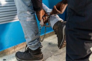 Extraditan dominicano a EE. UU. acusado de asalto armado y otros delitos graves