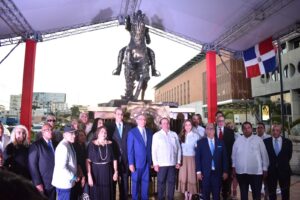 Instituto Duartiano inaugura primera estatua ecuestre de Juan Pablo Duarte en el país