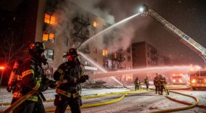 Incendio en edificio residencial del Bronx deja un fallecido y 14 heridos en Nueva York