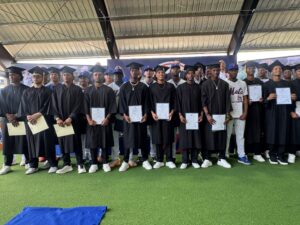Mets gradúan a bachilleres y certifican jugadores y empleados en Boca Chica