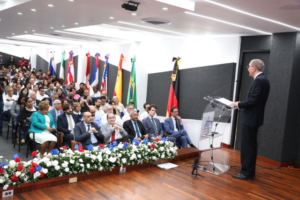 MESCyT lanza convocatoria de 1,800 becas internacionales para 2026