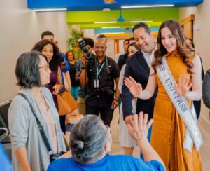 Miss Universo 2025 visita CAID Santo Domingo Este para apoyar a niños con autismo