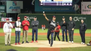 Leones rinden homenaje a Moisés Alou