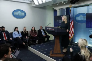 La Casa Blanca rechaza disculparse por comentarios sobre la segunda víctima en Minnesota