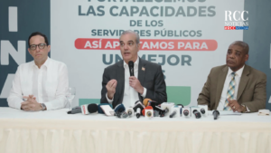 Abinader relanza el INAP y anuncia 500 becas adicionales para servidores públicos