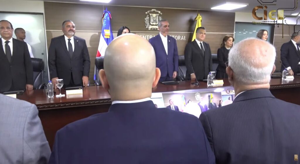 presidente abinader llega a la cede de la jce