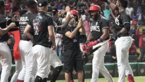 Cordero decide en el noveno y Escogido protagoniza remontada histórica ante los Toros