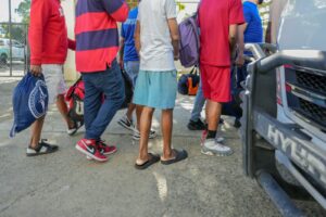 Otros 400 privados de libertad son trasladados de La Victoria a Las Parras