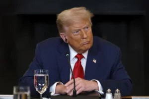 Trump abre la campaña para las elecciones intermedias en plena crisis en Mineápolis