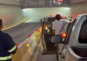 Vehículo se Incendia en túnel de la avenida 27 de Febrero