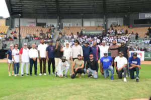 Clínica infantil de béisbol reúne a 160 niños y estrellas del deporte en el Tetelo Vargas