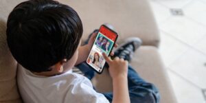 Australia elimina millones de cuentas infantiles tras prohibir redes sociales a menores de 16 años