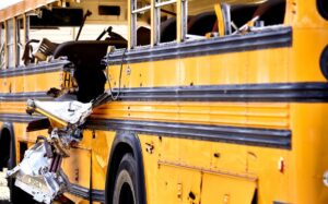 Tragedia en Sudáfrica: 13 niños mueren en accidente de autobús escolar