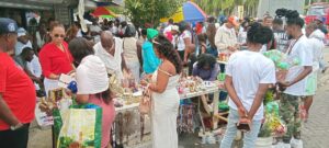 Vendedores de objetos religiosos en Basílica de Higüey denuncian atropellos de Politur