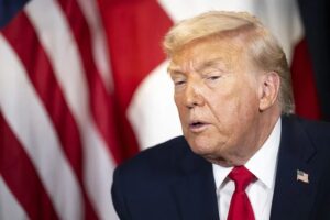 Trump asegura que EE.UU. tiene una «flota enorme» dirigiéndose a aguas cercanas a Irán