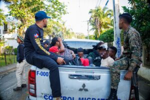 Migración detiene 1,397 extranjeros irregulares y deporta 981 en todo el país