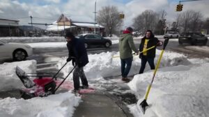 Nueva York endurece sanciones a propietarios que no limpien la nieve de las aceras