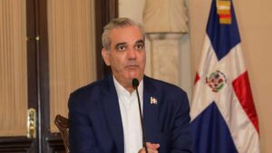 Abinader amenaza con acción legal si Aerodom no inicia terminal en el AILA