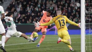 El Barça gana en Elche (3-1) y se distancia en el liderato de LaLiga