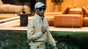 Pharrell Williams presenta colección futurista de Louis Vuitton en la Semana de la Moda de París