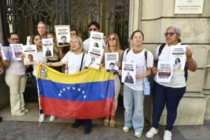 Familias de argentinos detenidos en Venezuela buscan apoyo del Vaticano