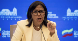 Delcy Rodríguez acusa a EE.UU. de cercar exportaciones petroleras de Venezuela