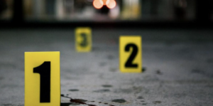 Mueren tres turistas en Florida tras tiroteo aleatorio rumbo a un festival de autos