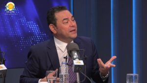 Jimmy Morales acusa a Iván Velázquez de “manipular la justicia” y niega haberlo expulsado de Guatemala