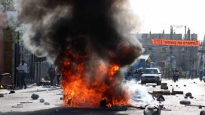 Protestas con bloqueos paralizan zonas clave de Puerto Príncipe