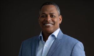 El comunicador Bolívar Valera (“El Boli”) revela cómo transformó su carrera mediática en un modelo de negocio sostenible