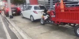 Digesett inicia operativos en La Vega contra el estacionamiento indebido en aceras