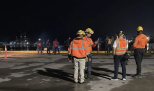 Hombre de 70 años desaparece tras caer al río Ozama con su camión