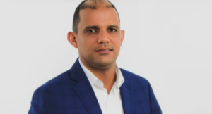 Eduardo Rosario rechaza críticas y defiende el trabajo de periodistas dominicanos en Fitur