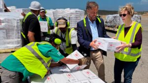 Venezuela recibe más de 65 toneladas de medicamentos de EE.UU. en esfuerzo conjunto