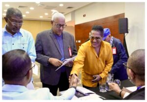 El merenguero Kinito Méndez es electo nuevo presidente de Sgacedom