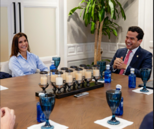 Omar Fernández se reúne con la embajadora de EE.UU. en RD