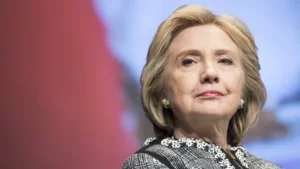 Hillary Clinton reta a republicanos y acepta comparecer en audiencia pública por caso Epstein