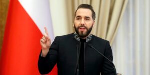 Presidente Nayib Bukele asiste a un evento oficial presidido por Trump en Washington